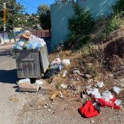 Meclis üyesi paylaştı: İzmit Belediyesi bayramda da  çöpleri toplayamadı
